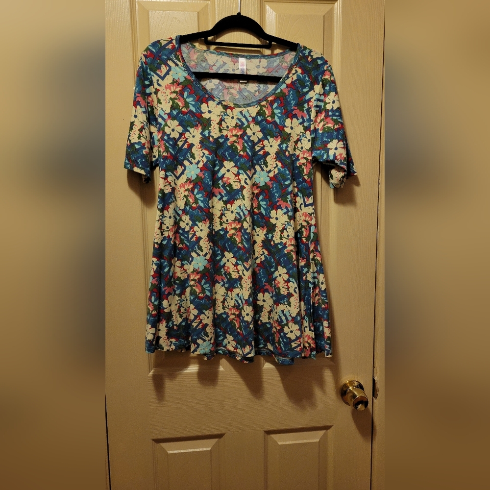 🌻 Lularoe Floral Blue, Pink & Cream Perfect Tee - Size XS Gently Used Condition